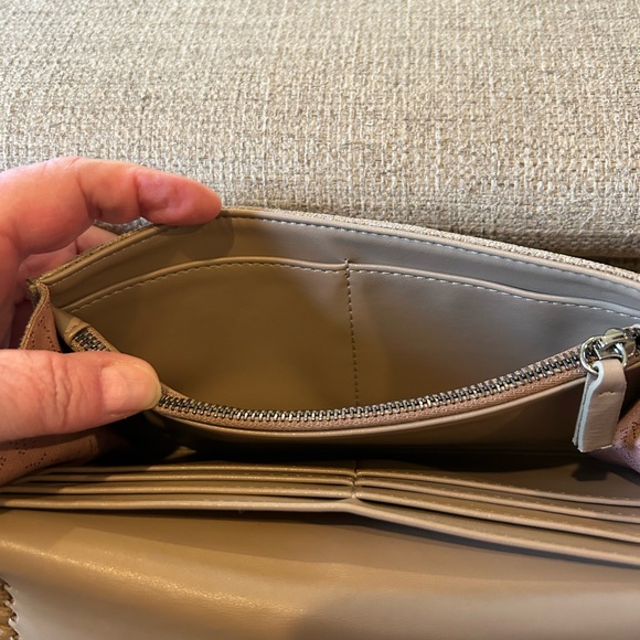 SOLD SOLD SOLD - Picture 8 of 12